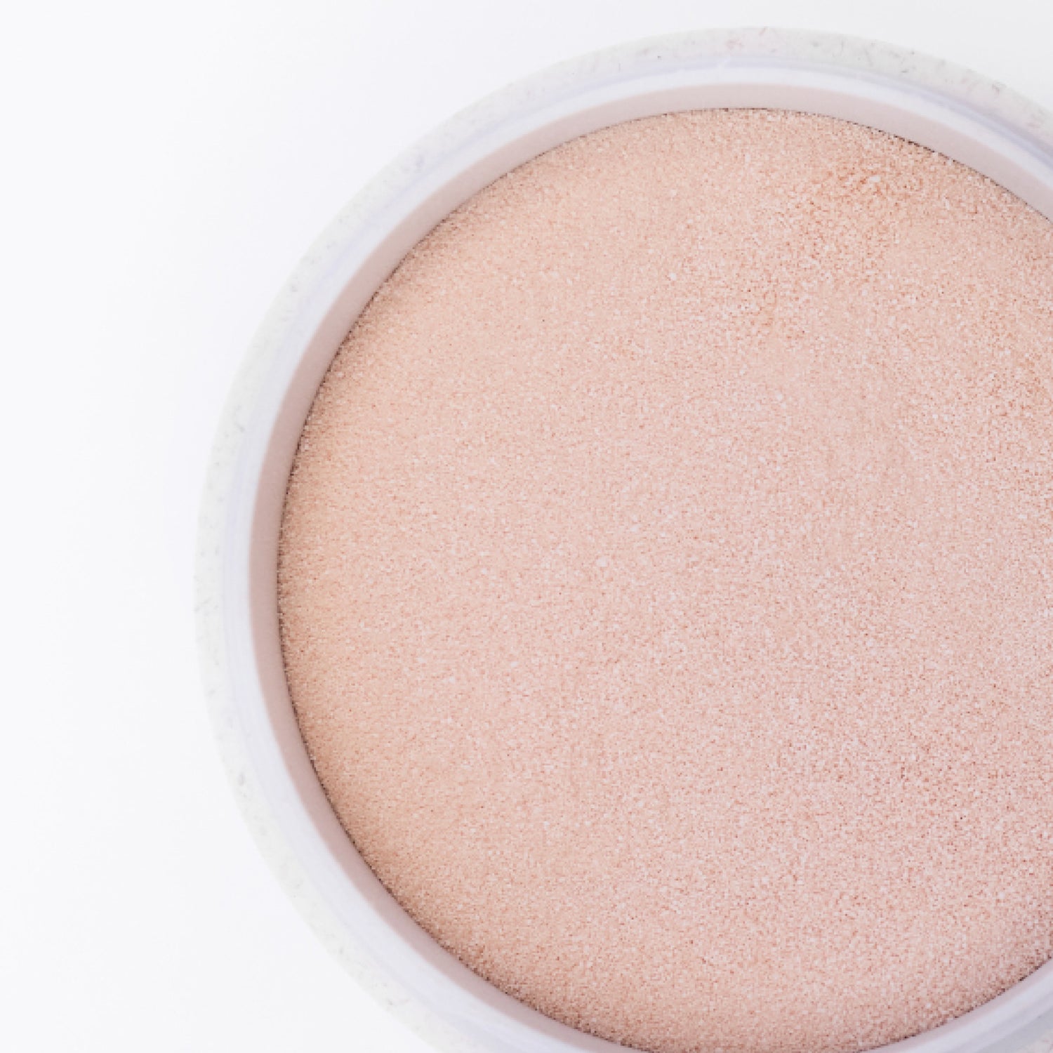 Texturbild Santaverde Enzyme Peeling Powder – feines, enzymbasiertes Pulver mit Ananasextrakt für sanftes, effektives Peeling und verfeinertes Hautbild