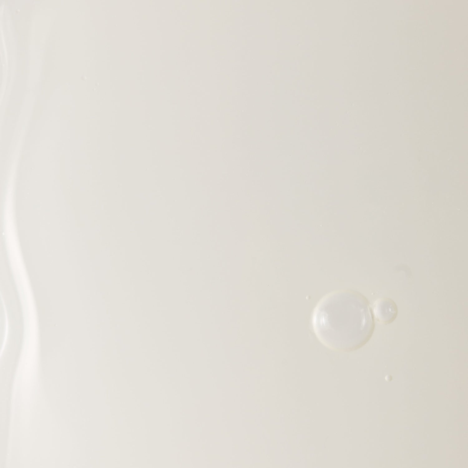 Santaverde Probiotic Drops – Tropfenbild des regenerierenden Naturkosmetik-Serums mit Aloe Vera, Probiotics und beruhigender Wirkung für sensible, gestresste Haut