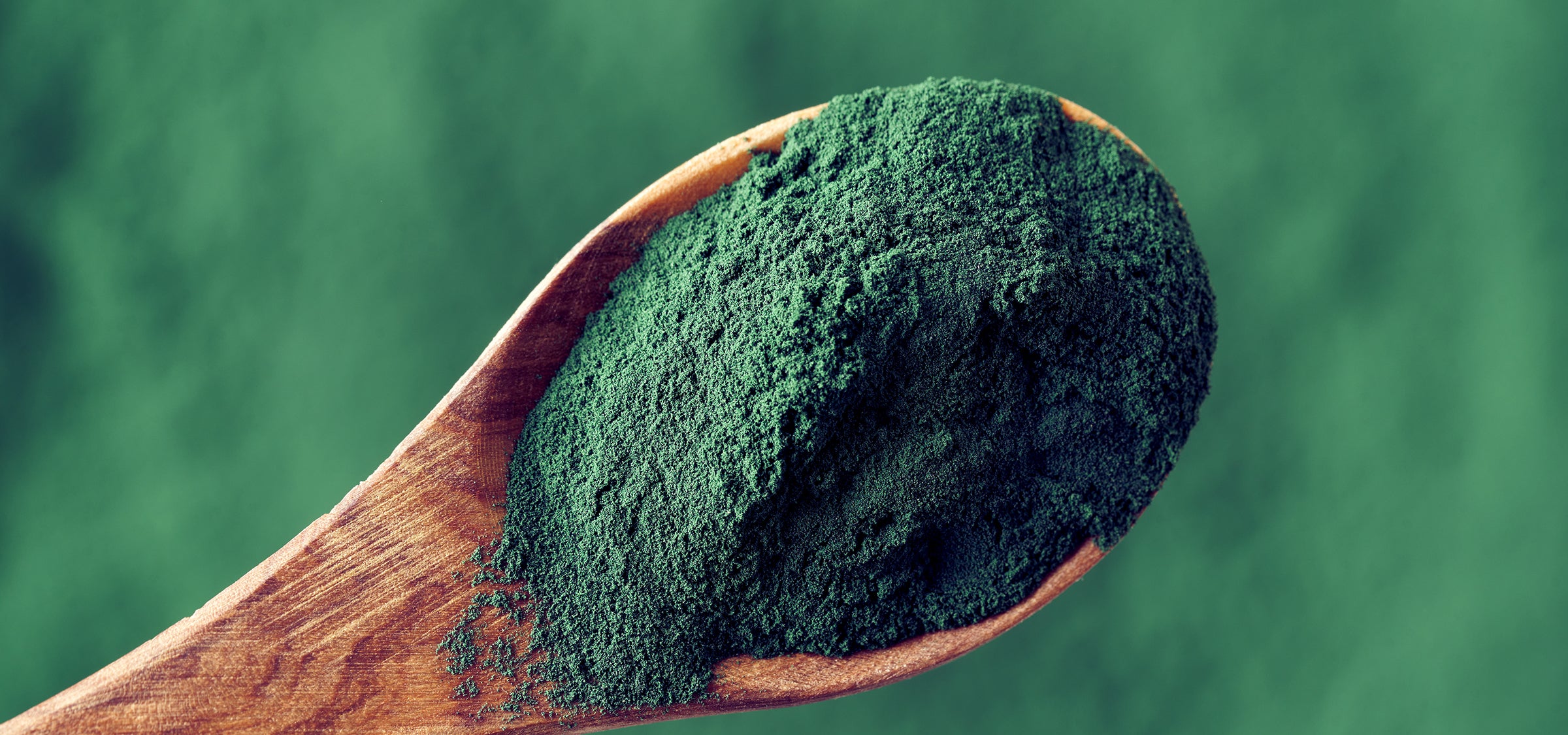 Wirkstoffbild Spirulina – natürliche Mikroalge mit revitalisierenden, schützenden Eigenschaften, eingesetzt in Santaverde Hautpflege zur Unterstützung der Regeneration