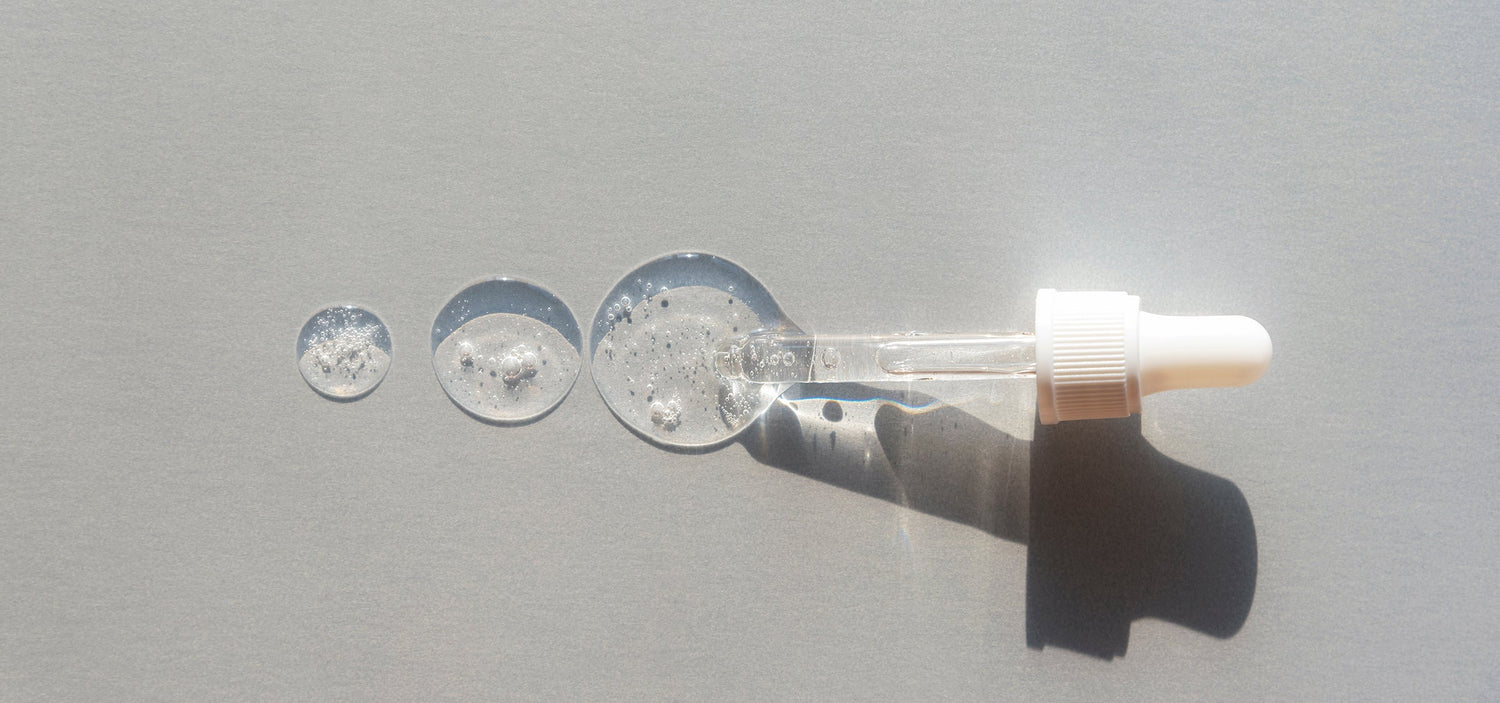 Pipette mit Kollagen-Serum. 