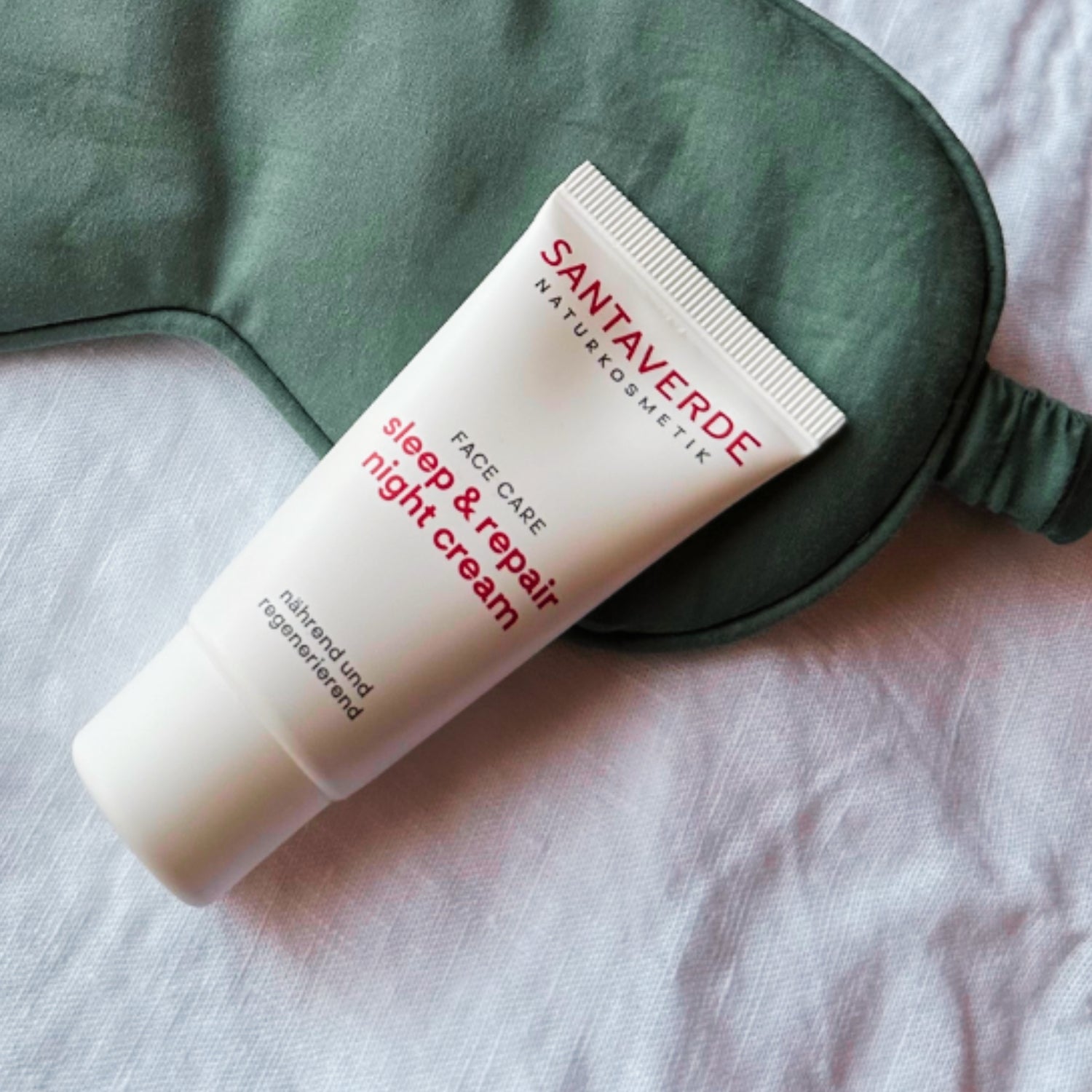 Santaverde Nachtcreme sleep & repair night cream mit Schlafmaske arrangiert
